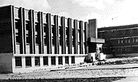 Здание школы в 1976 году